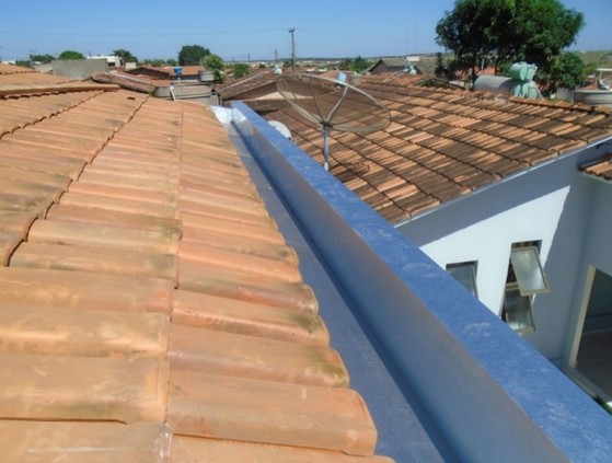 Instalação de calha de zinco